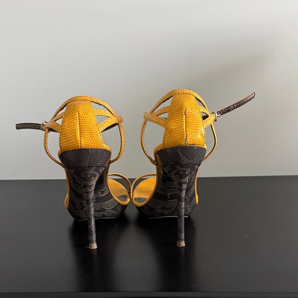 Yellow Strappy Heels Sz 6 - Picture 4 of 11